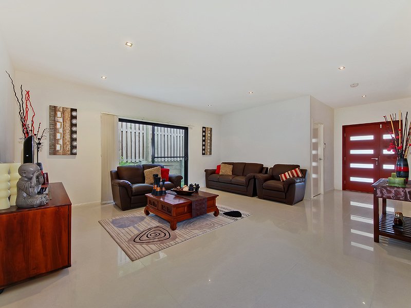 Photo - 5 Murrayfield Place, Merrimac QLD 4226 - Image 4