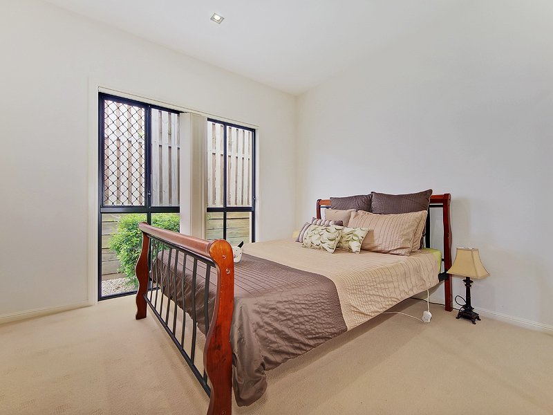 Photo - 5 Murrayfield Place, Merrimac QLD 4226 - Image 11