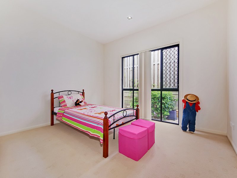 Photo - 5 Murrayfield Place, Merrimac QLD 4226 - Image 12
