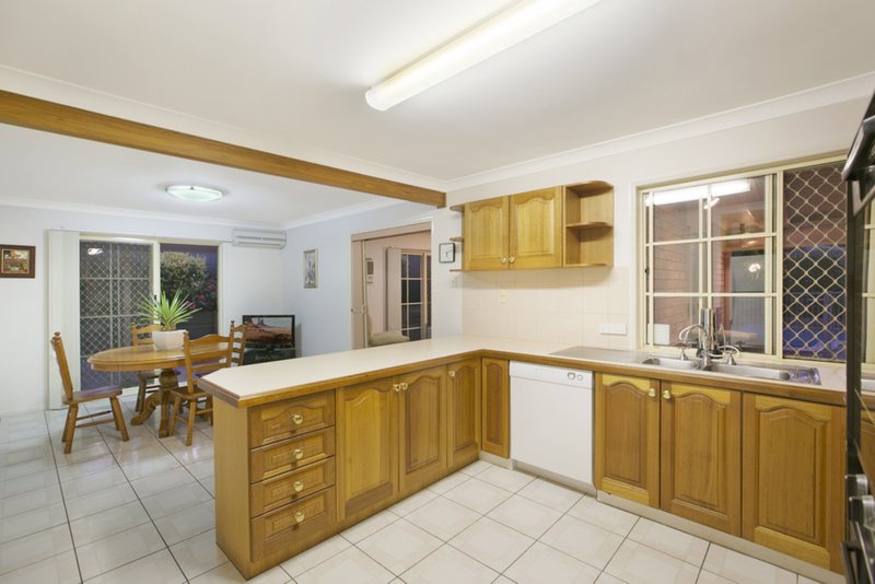 Photo - 5 Myola Court, Carindale QLD 4152 - Image 5