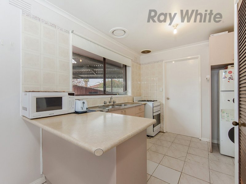 Photo - 5 Mytton Close, St Albans VIC 3021 - Image 4