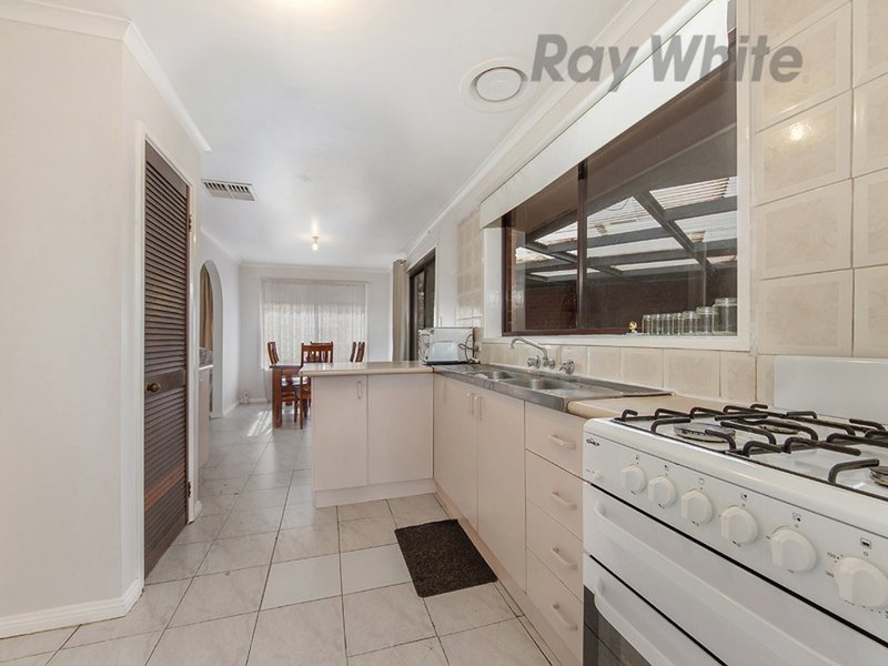 Photo - 5 Mytton Close, St Albans VIC 3021 - Image 5