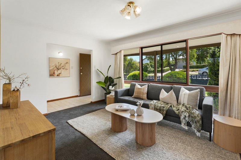 Photo - 5 Nanette Road, Valley View SA 5093 - Image 5