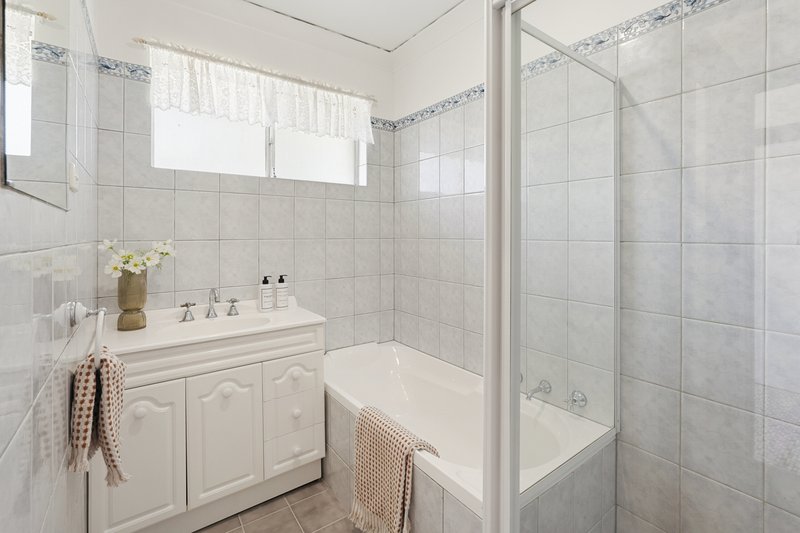 Photo - 5 Nanette Road, Valley View SA 5093 - Image 11