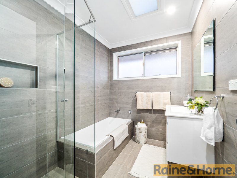 Photo - 5 Naomi Street North, Baulkham Hills NSW 2153 - Image 3