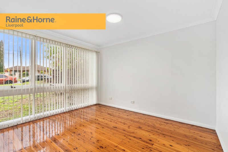 Photo - 5 Napier Avenue, Lurnea NSW 2170 - Image 9