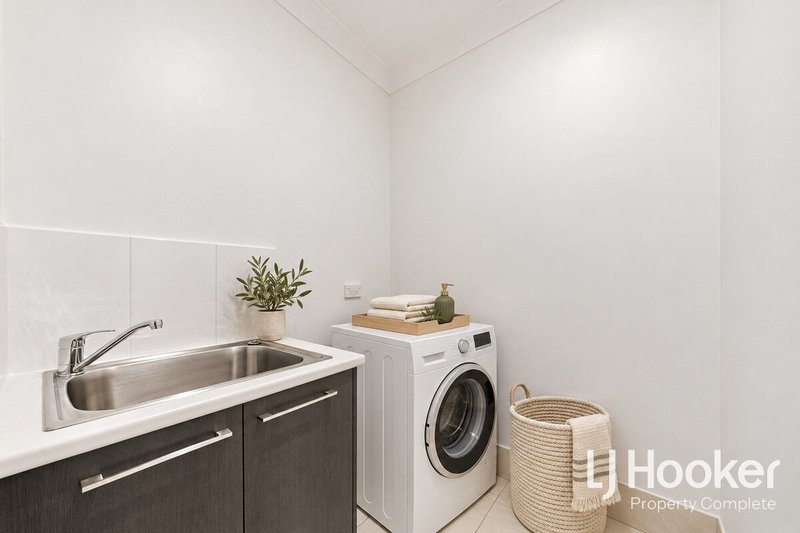 Photo - 5 Napier Crescent, Yarrabilba QLD 4207 - Image 8