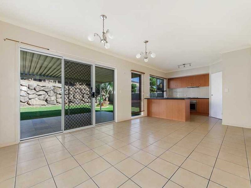 Photo - 5 Napier Ct , Pacific Pines QLD 4211 - Image 2