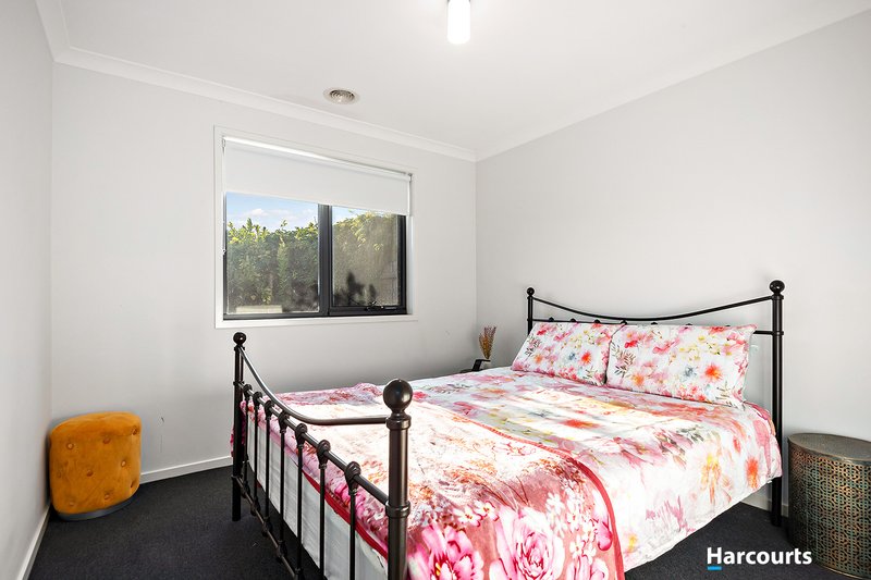 Photo - 5 Napperby Way, Cranbourne North VIC 3977 - Image 5