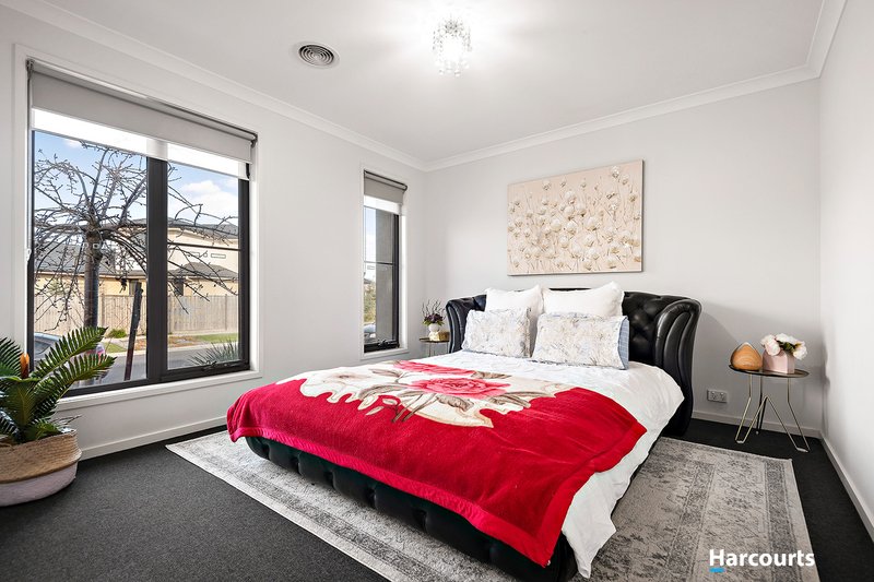 Photo - 5 Napperby Way, Cranbourne North VIC 3977 - Image 6