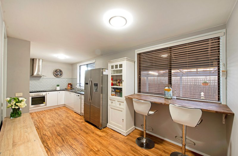 Photo - 5 Napthali Close, Charnwood ACT 2615 - Image 2