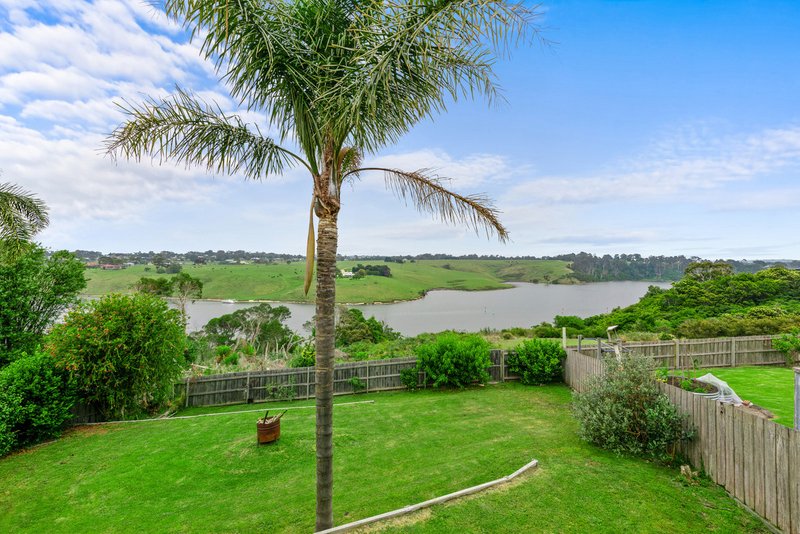 Photo - 5 Nautilus Way, Lakes Entrance VIC 3909 - Image 3