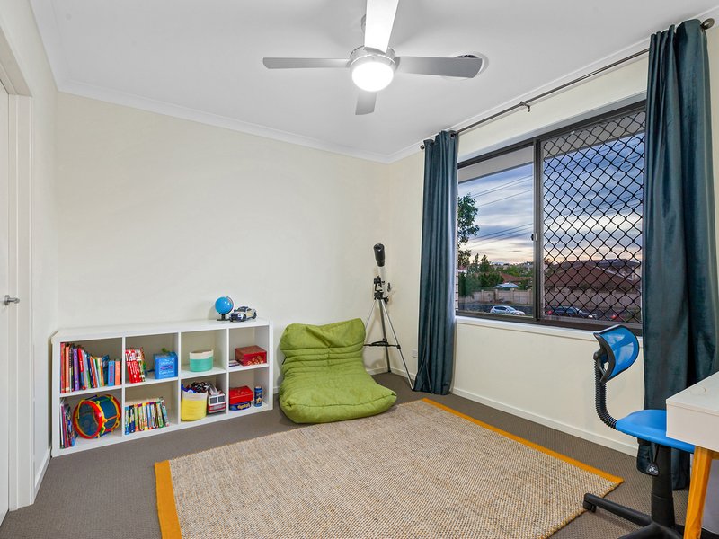 Photo - 5 Needham Place, Bridgeman Downs QLD 4035 - Image 13