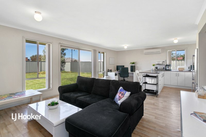 Photo - 5 Neilson Court, Munno Para West SA 5115 - Image 5