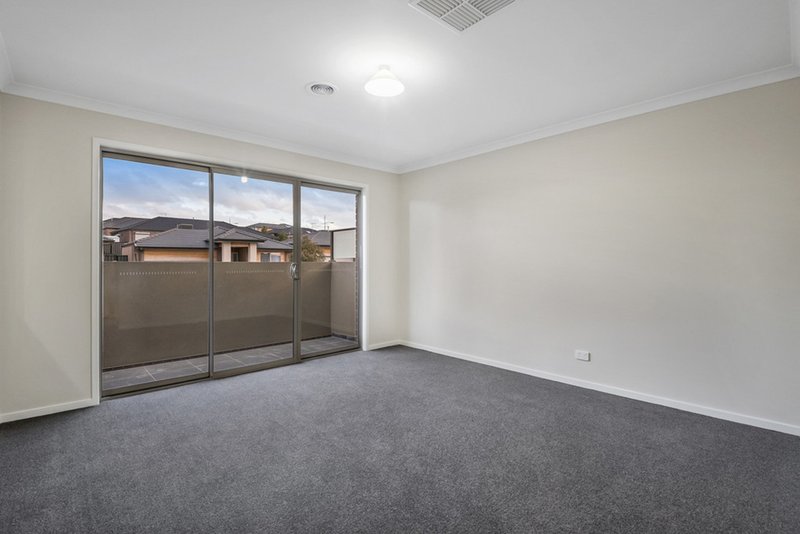 Photo - 5 Nethercote Street, Craigieburn VIC 3064 - Image 11