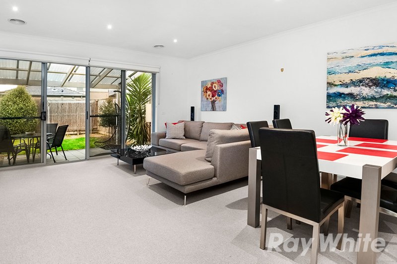 Photo - 5 Newcastle Drive, Mulgrave VIC 3170 - Image 2