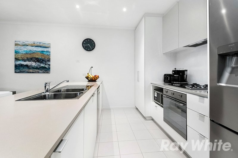 Photo - 5 Newcastle Drive, Mulgrave VIC 3170 - Image 5