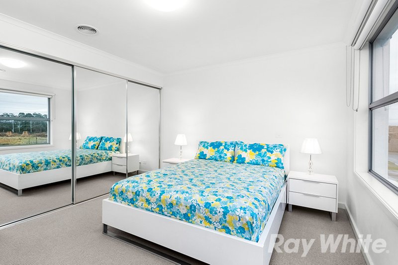 Photo - 5 Newcastle Drive, Mulgrave VIC 3170 - Image 7