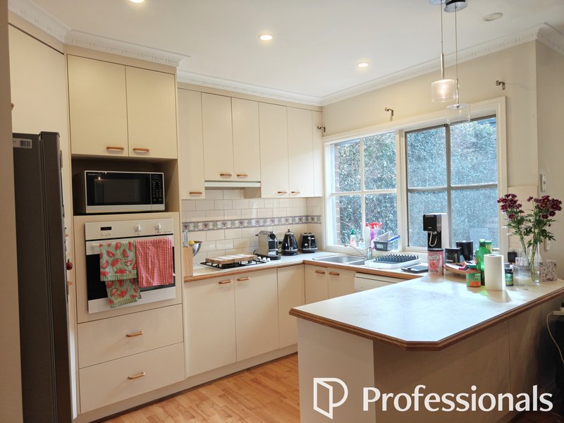 Photo - 5 Newlands Court, Box Hill South VIC 3128 - Image 5