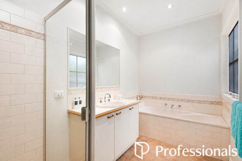 Photo - 5 Newlands Court, Box Hill South VIC 3128 - Image 9