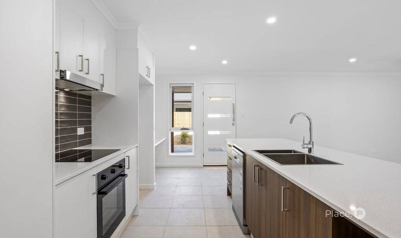 Photo - 5 Nichols Road, Kippa-Ring QLD 4021 - Image 4
