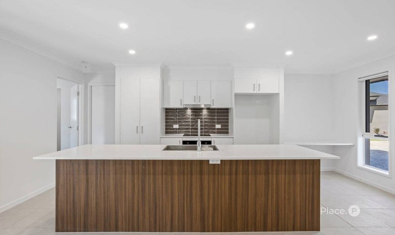 Photo - 5 Nichols Road, Kippa-Ring QLD 4021 - Image 11