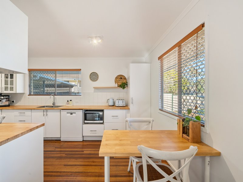 Photo - 5 Nicholson Court, Kippa-Ring QLD 4021 - Image 6