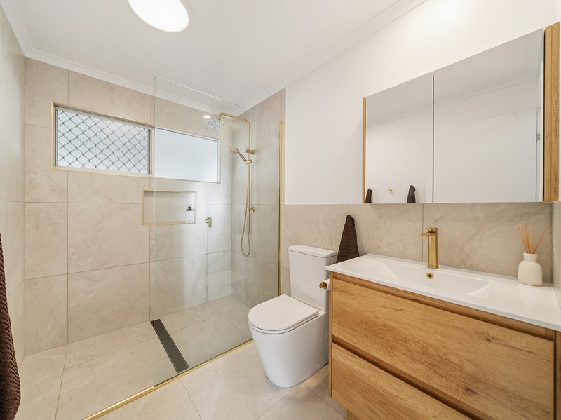 Photo - 5 Nicholson Court, Kippa-Ring QLD 4021 - Image 17