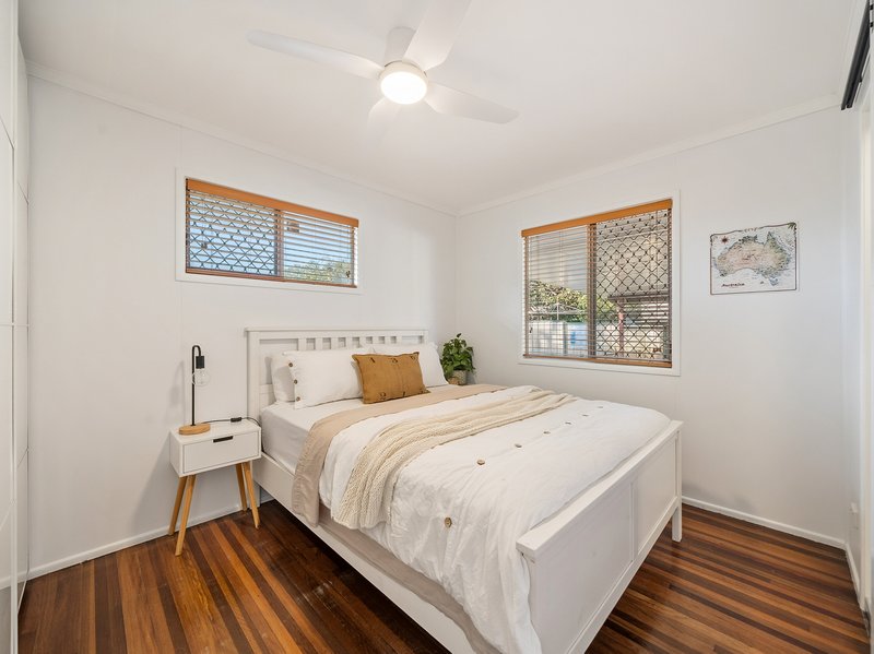 Photo - 5 Nicholson Court, Kippa-Ring QLD 4021 - Image 22