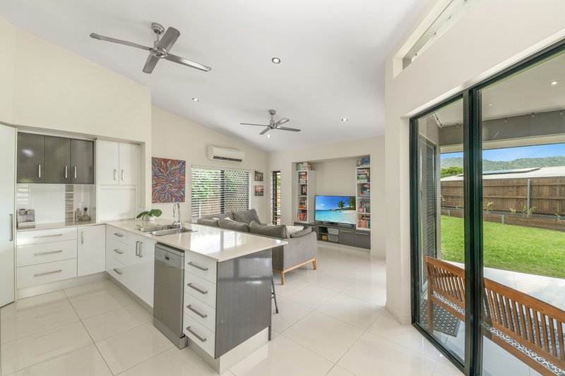 Photo - 5 Nilla Close, Manoora QLD 4870 - Image 6