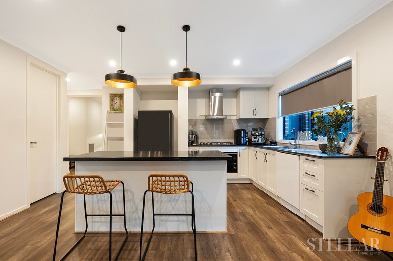 Photo - 5 Niseko Crescent, Pakenham VIC 3810 - Image 3