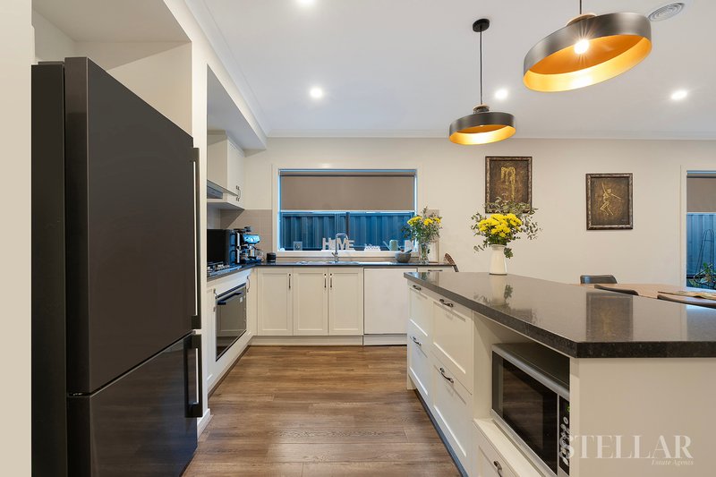 Photo - 5 Niseko Crescent, Pakenham VIC 3810 - Image 4