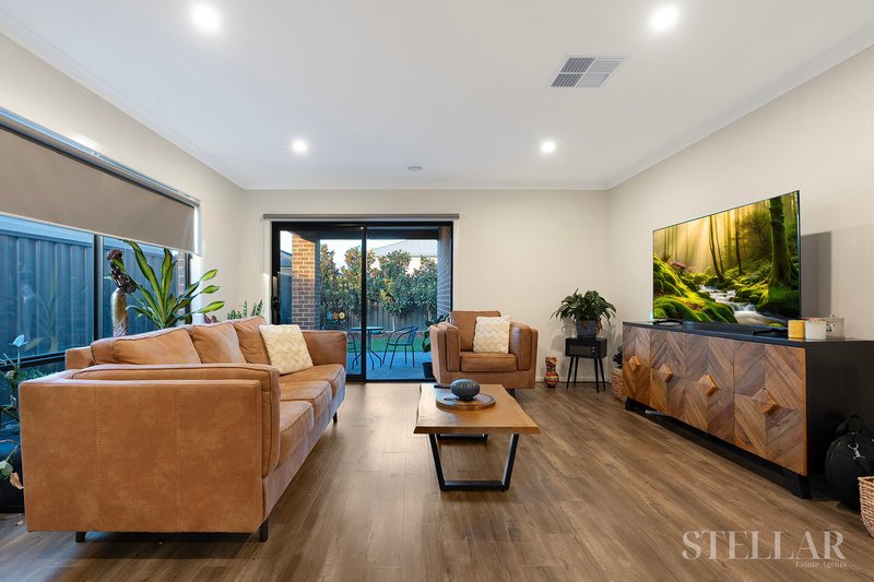 Photo - 5 Niseko Crescent, Pakenham VIC 3810 - Image 6