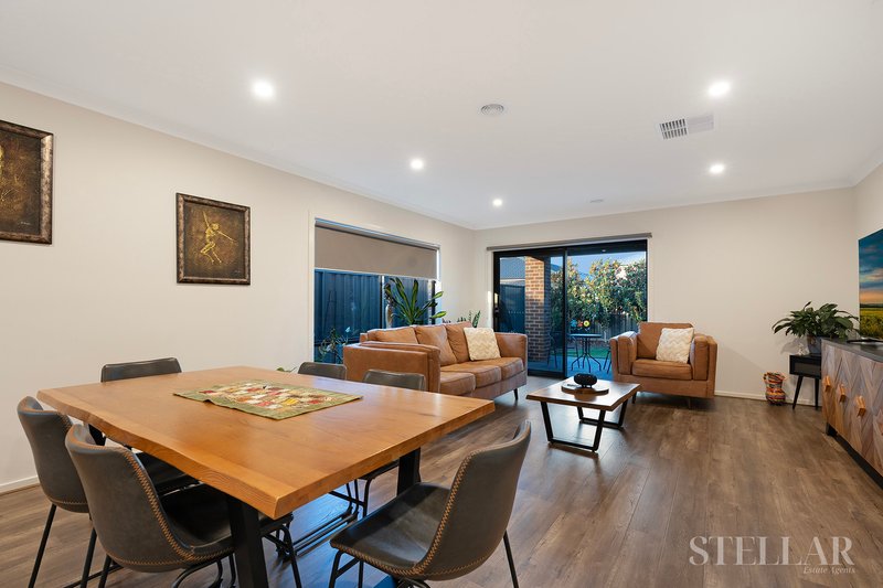 Photo - 5 Niseko Crescent, Pakenham VIC 3810 - Image 7