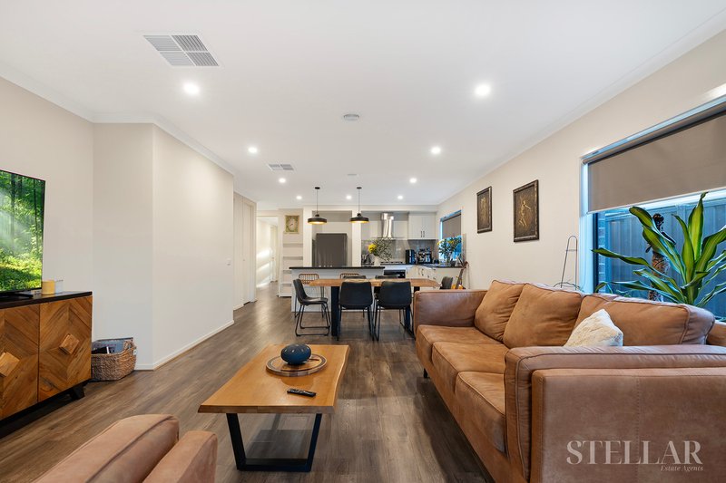 Photo - 5 Niseko Crescent, Pakenham VIC 3810 - Image 8