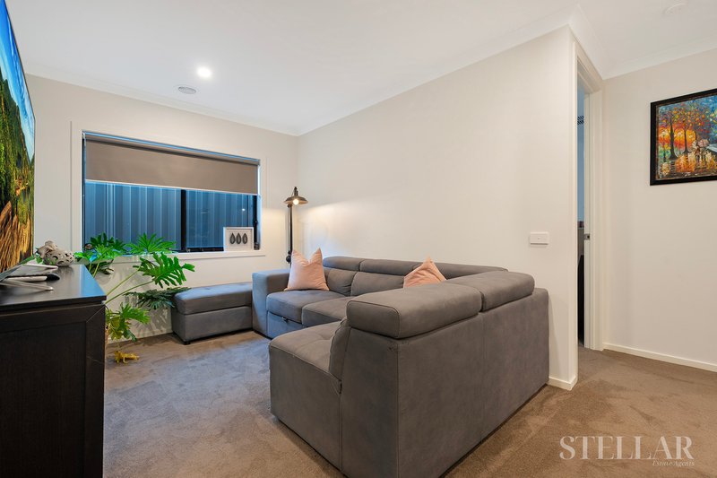 Photo - 5 Niseko Crescent, Pakenham VIC 3810 - Image 9