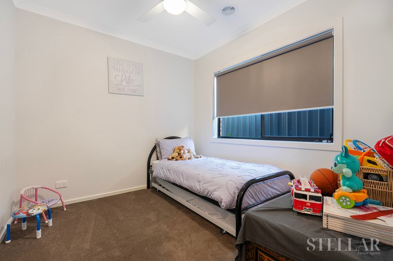 Photo - 5 Niseko Crescent, Pakenham VIC 3810 - Image 11