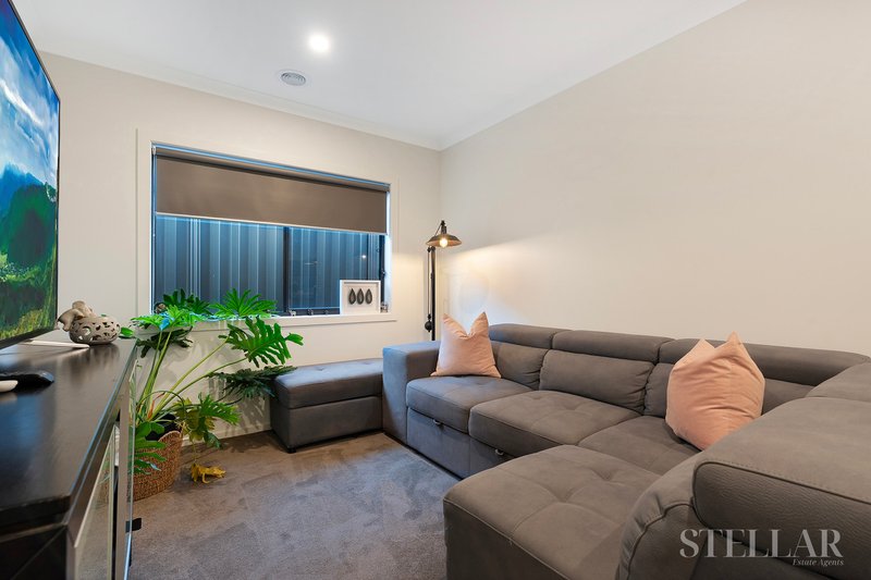Photo - 5 Niseko Crescent, Pakenham VIC 3810 - Image 12
