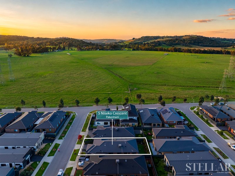Photo - 5 Niseko Crescent, Pakenham VIC 3810 - Image 21