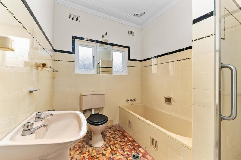 Photo - 5 Noeline Street, Hurstville NSW 2220 - Image 5