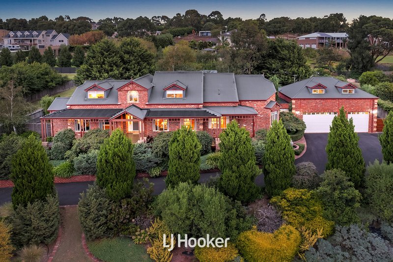 Photo - 5 Nolan Close, Narre Warren North VIC 3804 - Image 3