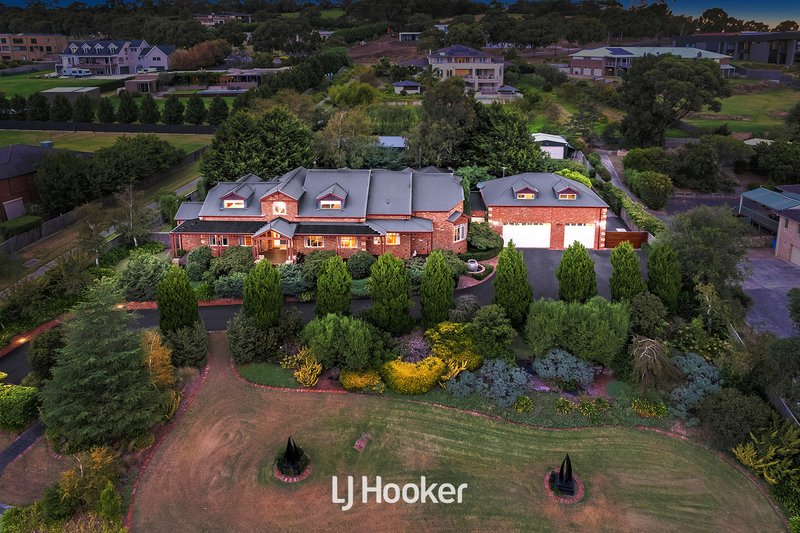 Photo - 5 Nolan Close, Narre Warren North VIC 3804 - Image 5