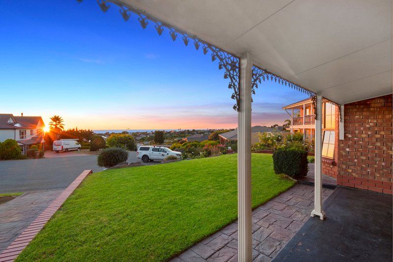 Photo - 5 Norma Court, Hallett Cove SA 5158 - Image 2