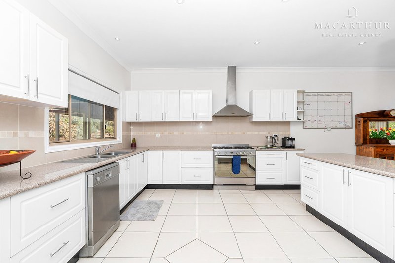 Photo - 5 Norman Duck Avenue, San Isidore NSW 2650 - Image 8