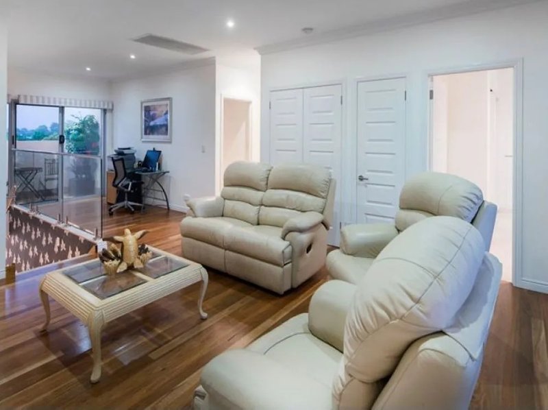 Photo - 5 North Bank Court, Helensvale QLD 4212 - Image 6