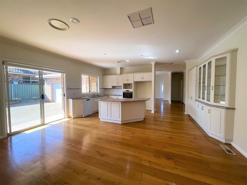 Photo - 5 North Grove Drive, Griffith NSW 2680 - Image 4