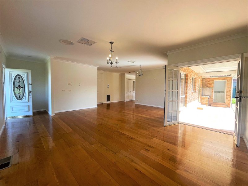 Photo - 5 North Grove Drive, Griffith NSW 2680 - Image 5