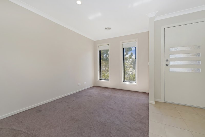 Photo - 5 Northside Drive, Epping VIC 3076 - Image 5