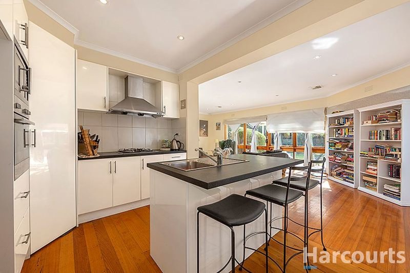 Photo - 5 Nottingham Street, Glen Waverley VIC 3150 - Image 4