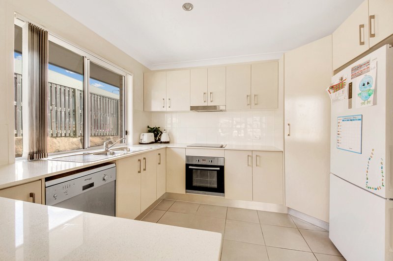 Photo - 5 Numalia Lane, Boyne Island QLD 4680 - Image 10